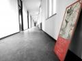 Flur in Rot